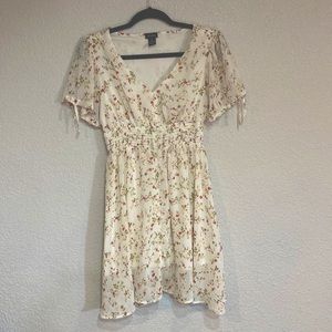 Floral dress. elastic waistband and sheer sleeves with adjustable toes!